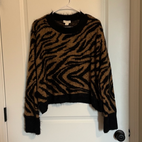 H&M Sweaters - Animal Tiger Print Fuzzy Crop Short Sweater - Black and Brown